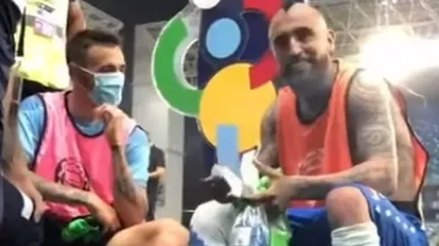 Arturo Vidal se mostró muy animado conversando con su compañero uruguayo en el Inter de Milán, Matías Vecino
