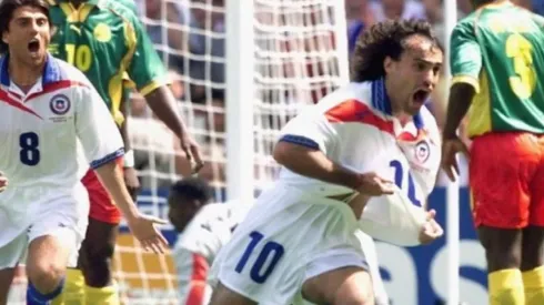 José Luis Sierra le anotó a Camerún un tiro libre mágico y la Roja lo homenajeó esta jornada