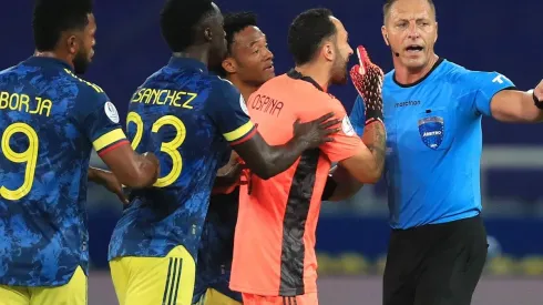 Pitana sigue sumando críticas por su arbitraje en el Brasil-Colombia.