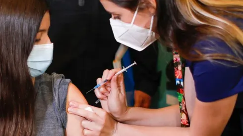 Autoridades supervisan vacunación contra el Covid-19