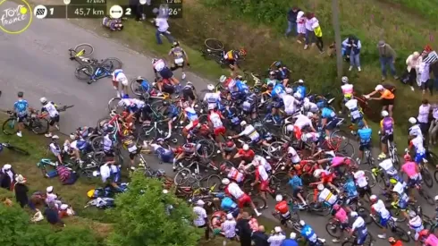 El Tour arrancó con una caída