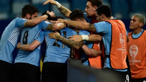 Uruguay juega ante Paraguay en el último partido del grupo de Chile