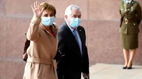 El ministro Enrique Paris y la subsecretaria Paula Daza son el blanco de las críticas por la entrada de la variante Delta al país.