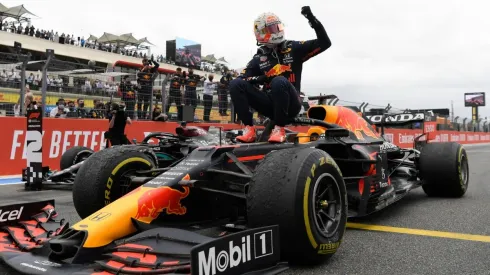 El holandés llegó P1 delante de Bottas y Hamilton para seguir líder del mundial de pilotos.