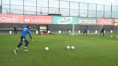 Claudio Bravo la puso en el ángulo en el entrenamiento