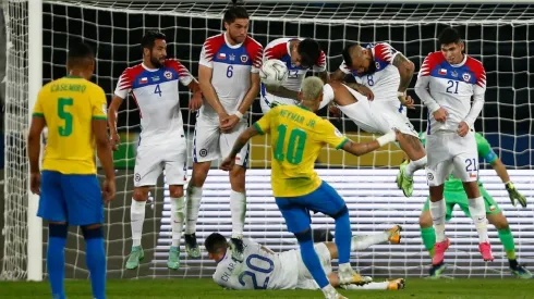 Chile pierde 1-0 ante Brasil y queda fuera de la Copa América