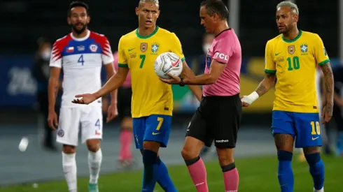 Richarlison incendia la polémica del Chile-Brasil con bencina.