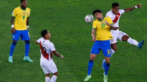Perú cayó ante Brasil con gran polémica arbitral.