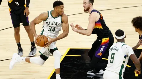 Giannis Antetokounmpo de los Bucks aún está en duda para la serie final de la NBA.