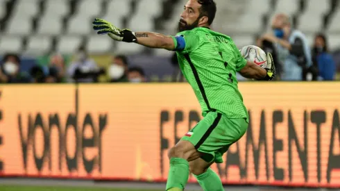 Claudio Bravo es elegido el mejor portero de Sudamérica.