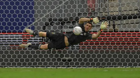 Martínez hizo un show ante Colombia en los penales