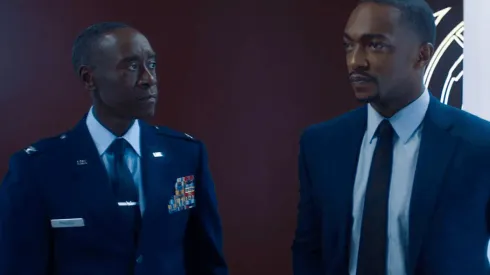 La única escena en todo The Falcon and The Winter Soldier en que aparece Don Cheadle.