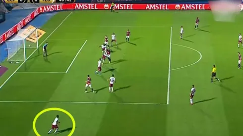 Un jugador de Fluminense habilitaba la jugada