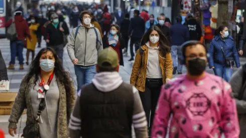 Desde este jueves aumentará la movilidad en Chile. Foto: Agencia Uno