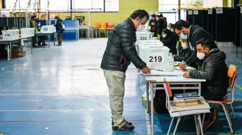 El llamado es a revisar los datos electorales. Foto: Agencia Uno.