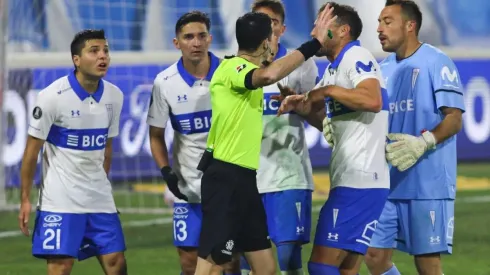 Los jugadores de la UC reclamaron con todo