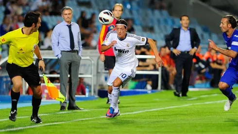 José Mourinho tuvo una táctica bastante llamativa con Mesut Özil.