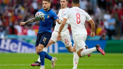 La FIFA evalúa el saque lateral con el pie en una de las posibles modificaciones del reglamento