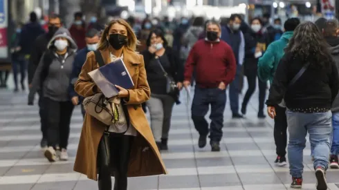 Este lunes aumentará la movilidad en las regiones.  Foto: Agencia Uno.