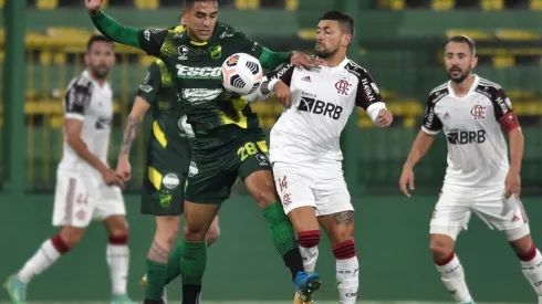 Isla y Flamengo buscan los cuartos de final.
