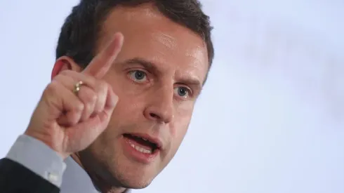 Macron se va en picada contra antivacunas “Esta vez se quedan en casa ustedes, no nosotros”