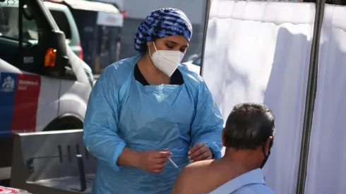 Sigue el proceso de vacunación en Chile.     Foto: Agencia Uno.