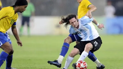 Dinho dejó de lado la tristeza por su país natal para alegrarse por su amigo y ex colega, Messi.