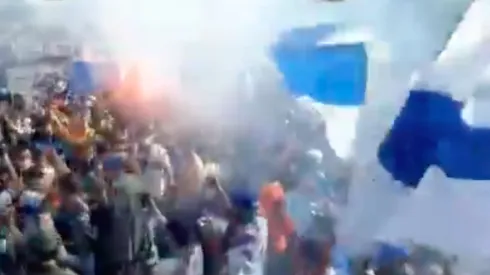 Hinchas llegaron a despedir al plantel de la UC antes del viaje a Brasil