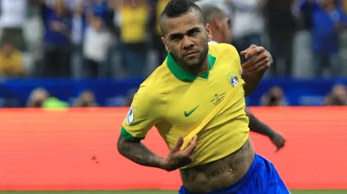 Dani Alves es el futbolista más ganador de la historia.