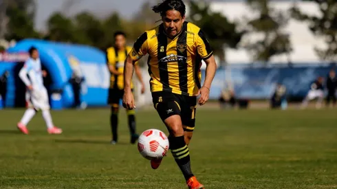 Después de muchas idas y vueltas, Fernández Vial debutó en la Primera B.