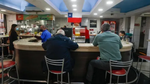 Descubre aquí lo que puedes hacer si tu comuna está en Fase 4 o de Apertura Inicial.