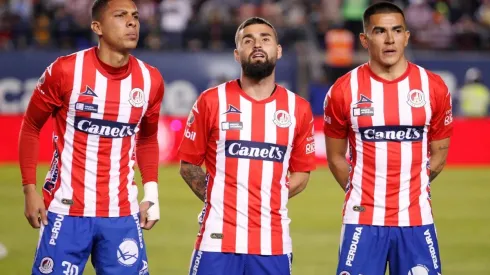 Se espera que Luis Gallegos (al medio), pueda ver acción frente a Chivas.