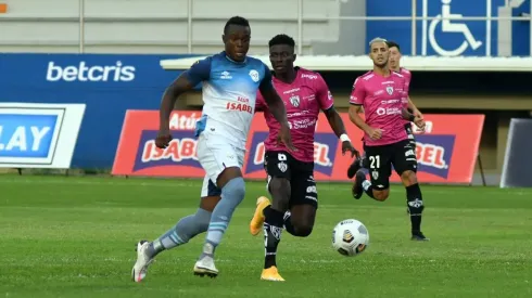 De físico imponente y gran capacidad goleadora, José Angulo está en la lista de postulantes a la vacante de centrodelantero en Colo Colo