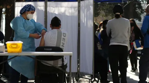 VALPARAISO: Operativo de vacunación Covid-19 en Plaza Victoria