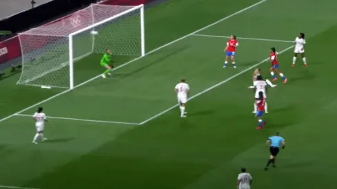 El palo de Cote Urrutia ante Canadá en los Juegos Olímpicos.