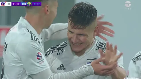 Leonardo Gil celebra su golazo para Colo Colo ante Audax.