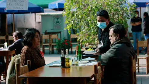 Distancia y Pase de Movilidad serán clave en cuanto a los espacios en restaurantes.    Foto: Agencia Uno.