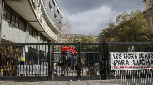 Instituto Nacional y liceo en Concepción son tomados en retorno a clases presenciales