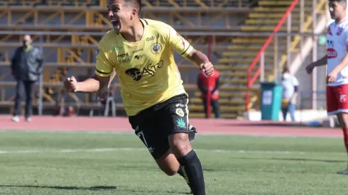 Lautaro de Buin sorprendió a Valdivia y lo bajó del liderato de la 2° división profesional.
