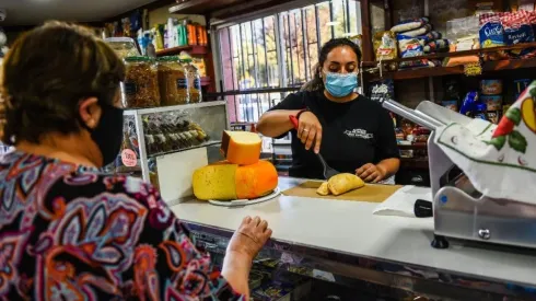 Los negocios han tenido que ingeniárselas para no cerrar durante esta pandemia.