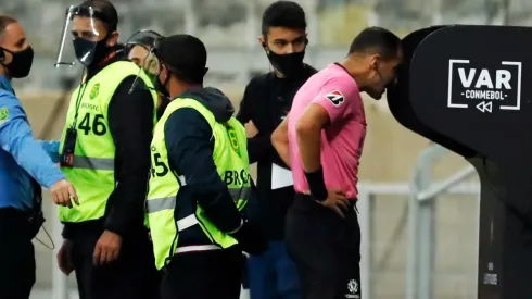 El VAR en Conmebol sigue siendo muy criticado.