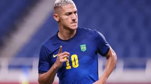 Richarlison tuvo que tuitear dos veces las felicitaciones