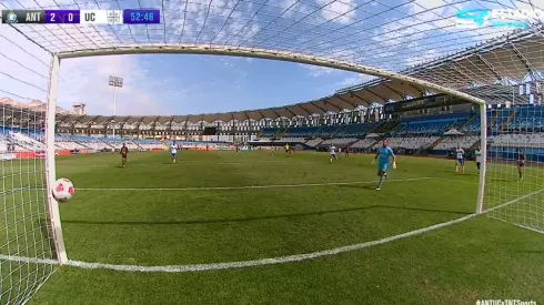 Jason Flores y un golazo de Deportes Antofagasta contra la Católica por la fecha 13 del Campeonato Nacional.