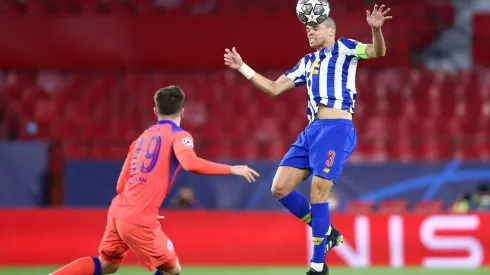 El defensa no perdonó a su rival.