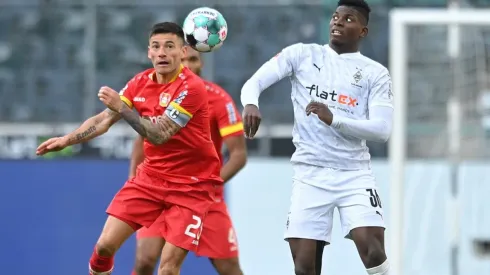 Charles Aránguiz decidió ceder la capitanía del Leverkusen.