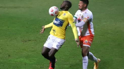 Everton sigue sumando puntos y se metió en la discusión por el título.