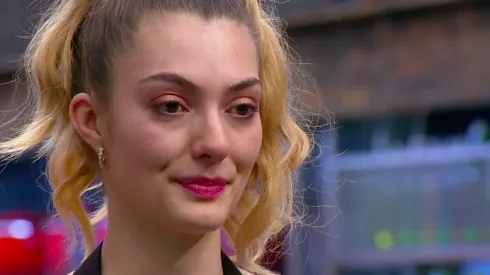 Tutú Vidaurre presentándose ante el jurado de Masterchef Celebrity con lágrimas en los ojos.