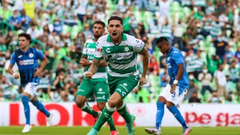 Diego Valdés celebrando su gol ante Cruz Azul
