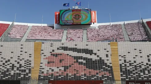 Los hinchas de Colo Colo y Universidad de Chile cumplirán un año y medio sin asistir a los estadios del fútbol nacional