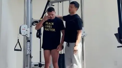 Chicharito rompe en llanto durante su entrenamiento